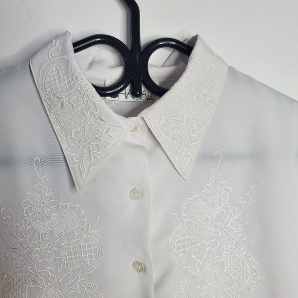 Vintage white button down shirt with embroidery - Picture 2 of 14